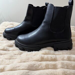 Black Chunky Chelsea Boots